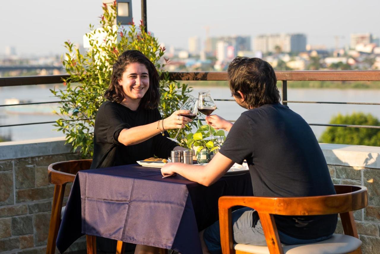 Pooltop Phnom Penh Luaran gambar